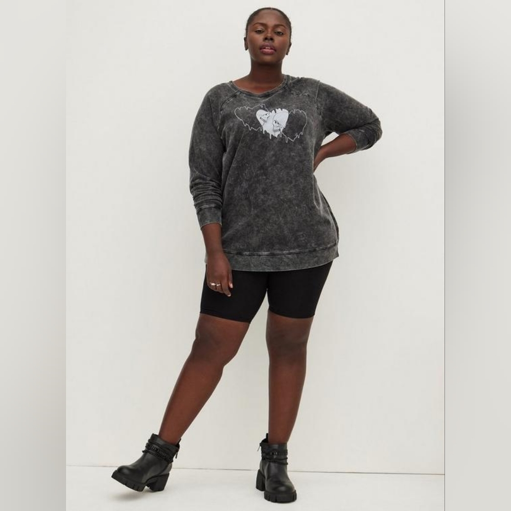 NWT Torrid Ultra Soft Fleece Skull Heart Raglan Sweatshirt